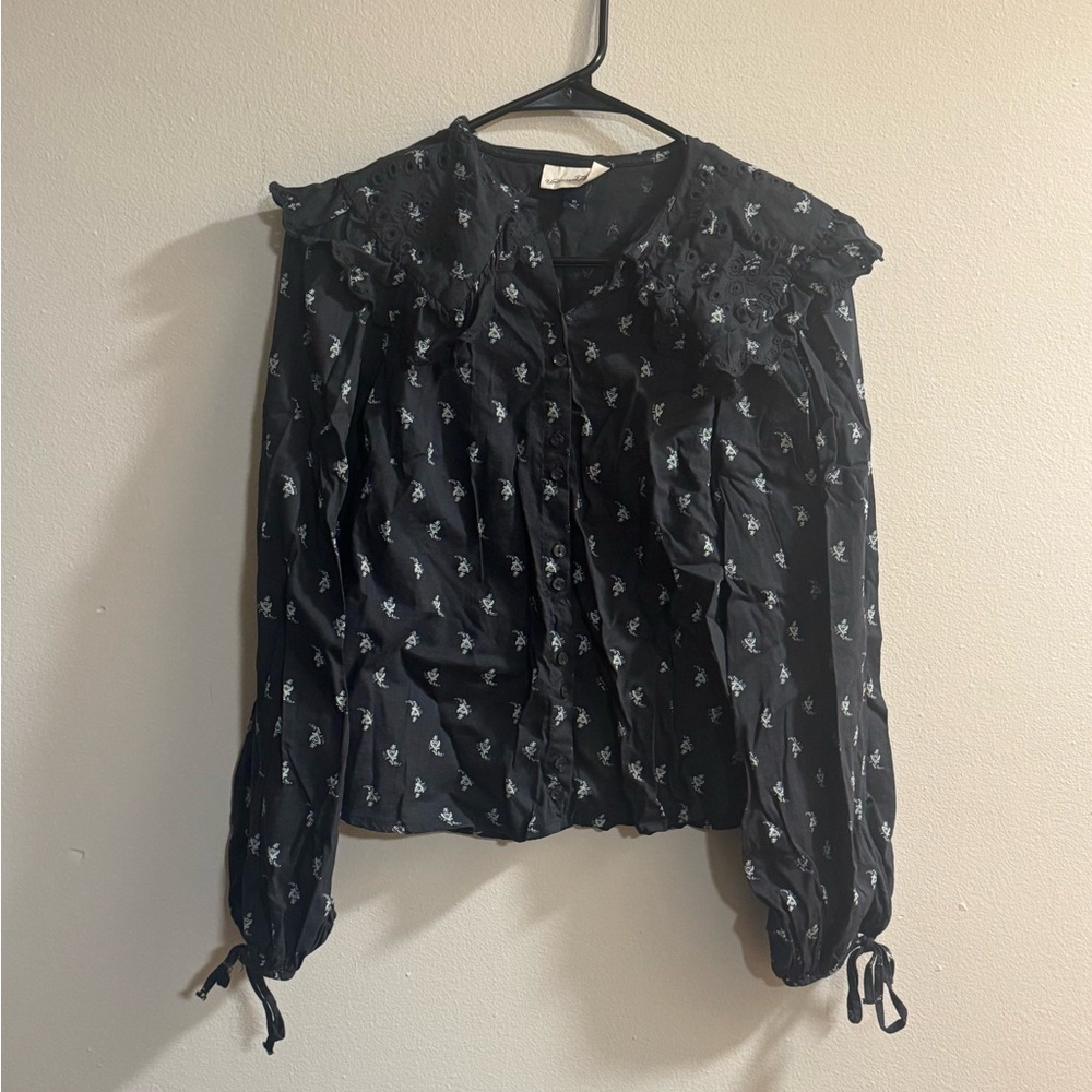 Universal Thread Navy Floral Blouse